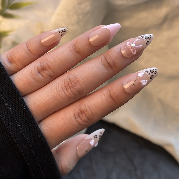 Künstlerisches Press-On Nageldesign-Set Karnz