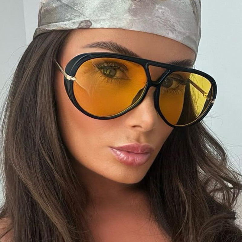 Damen modische große Sonnenbrille mit elegantem Rahmen und schützenden Gläsern Karnz
