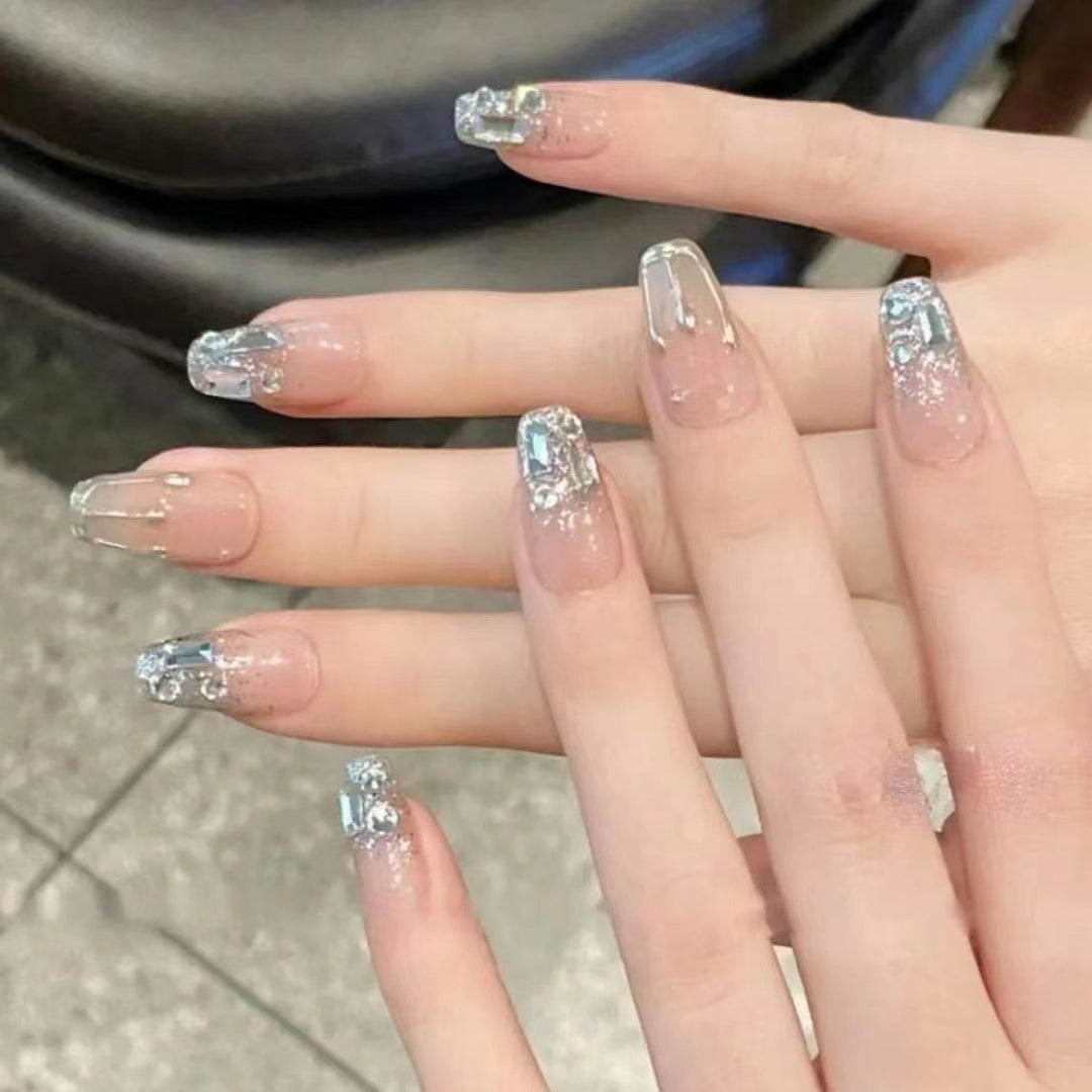 Glitzer-akzentuierter Press-On-Nagelset Karnz