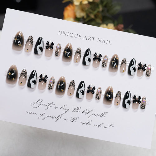 Künstlerisches Press-On Nail Set mit einzigartigem Schwarz-Weiß-Design