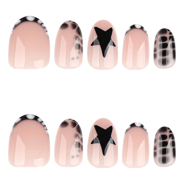 Kreative Nagelkunst mit schimmernden Sternen-Motiven Karnz