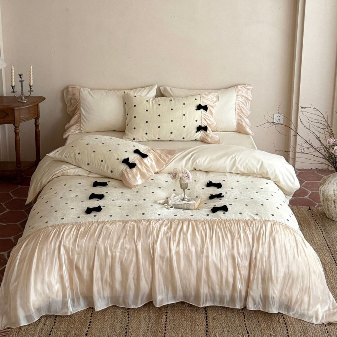 Seidiger Rüschende Polka-Dot Bettbezug-Set mit Samt Schleifenakzenten