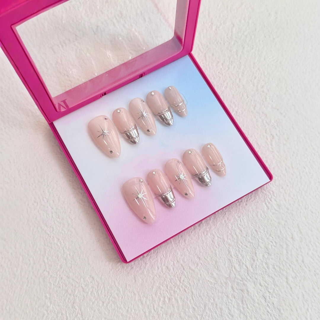 Luxuriöses dekoratives Press-On-Nagelset mit Edelsteindekoren