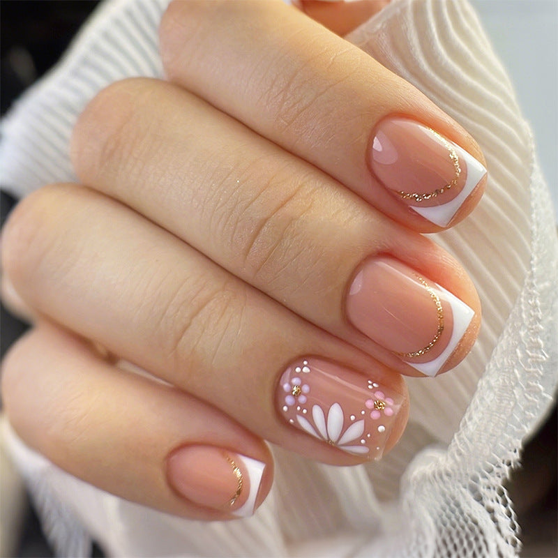 Kunstnagelset mit bunten Blüten und kreativem French-Design Karnz