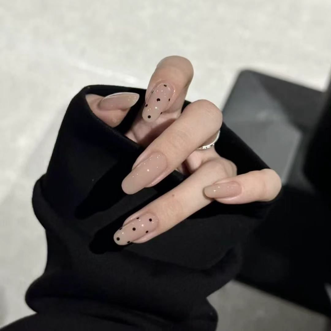 Künstlerisches Herzmuster Nagelkunstverlängerungen Karnz