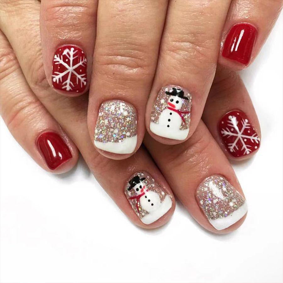 Künstlerische winterliche Nail Art Karnz