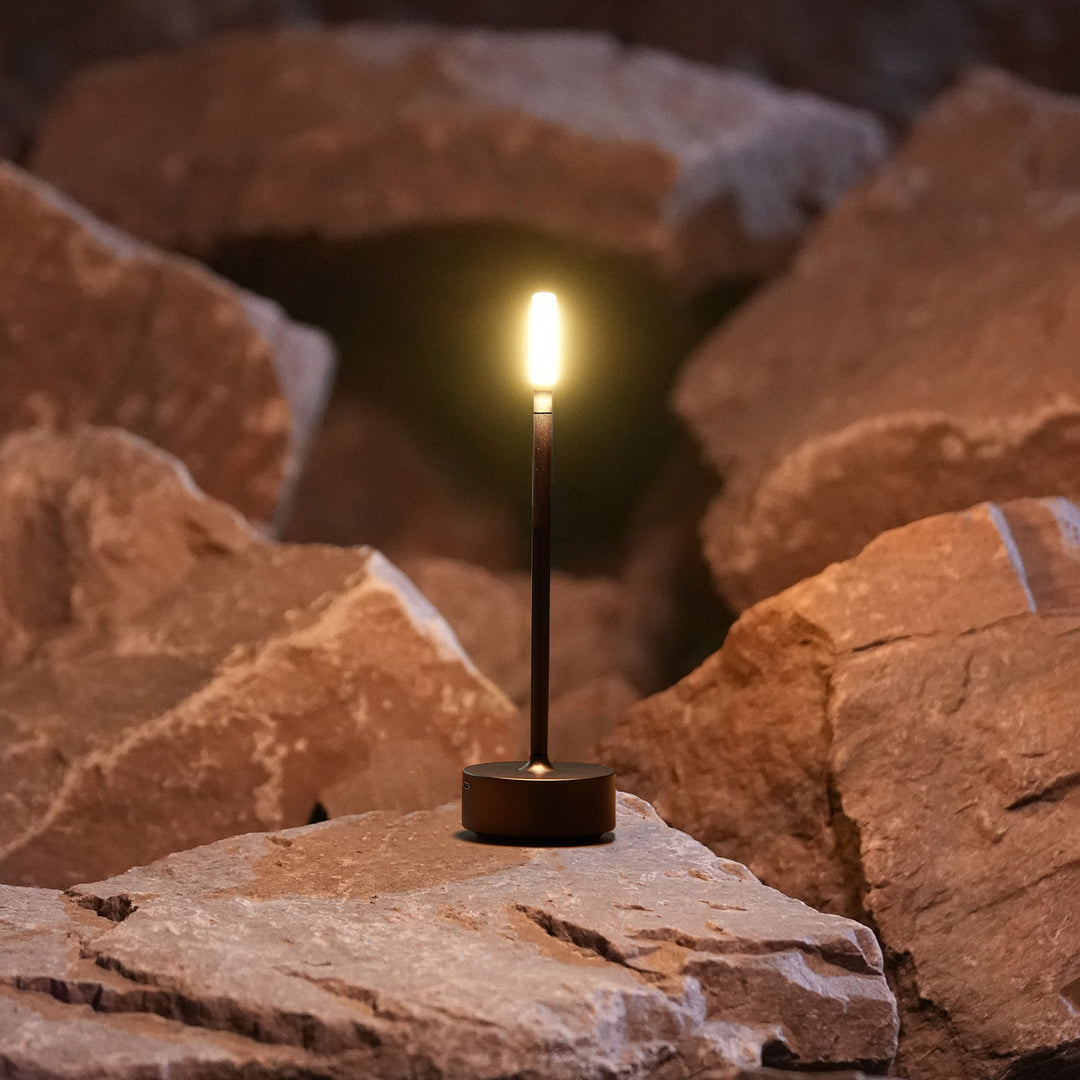 Dekorative Tischleuchte mit LED für moderne Innenräume