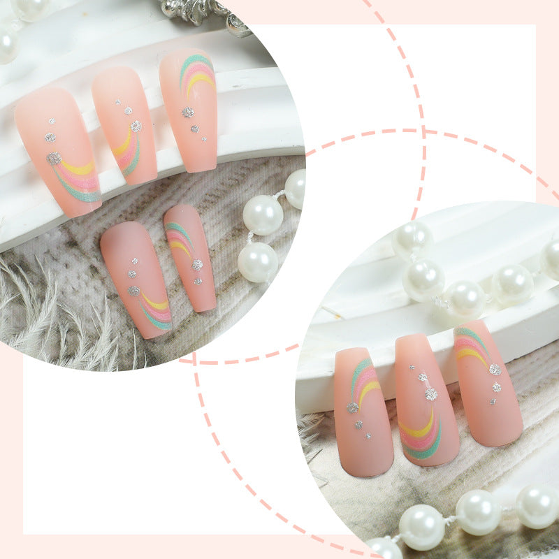 Künstlerisches Press-On-Nagelset mit bunten Wellenmustern Karnz
