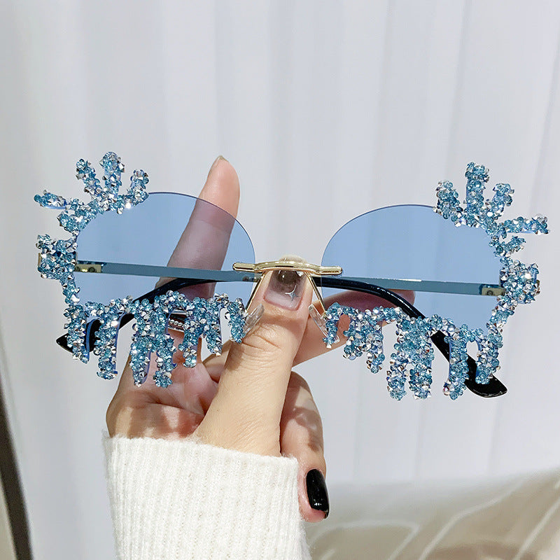Damen Extravagante Sonnenbrille mit funkelnden Strassverzierungen Karnz