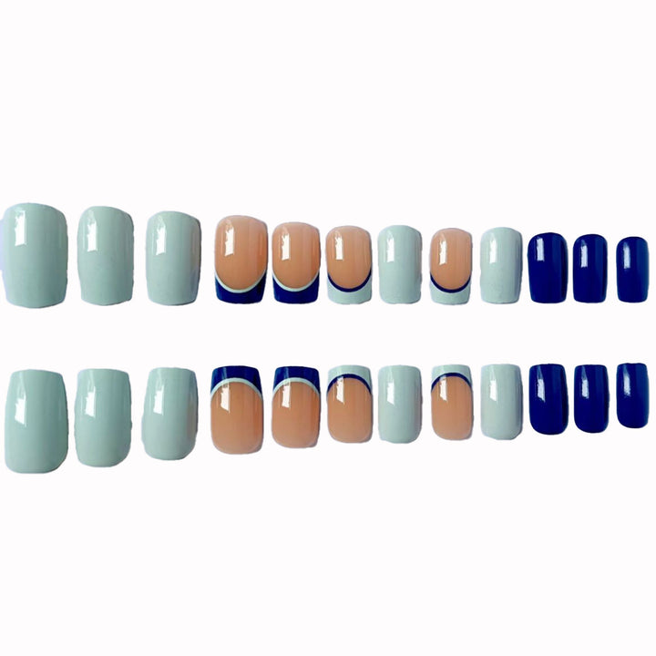 Schicke French Tip Nagelkunst