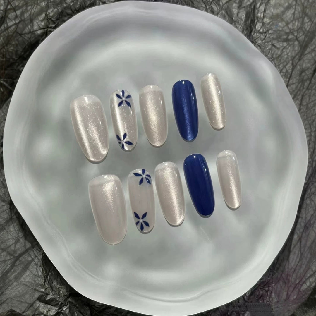 Künstlerisch floral inspiriertes Press-On Nagelset Karnz