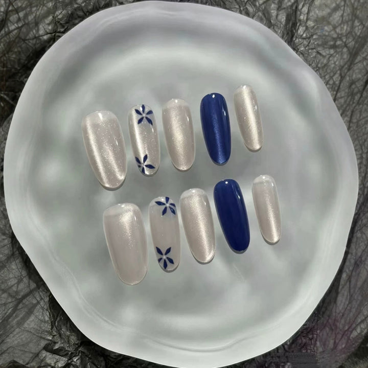 Künstlerisch floral inspiriertes Press-On Nagelset Karnz