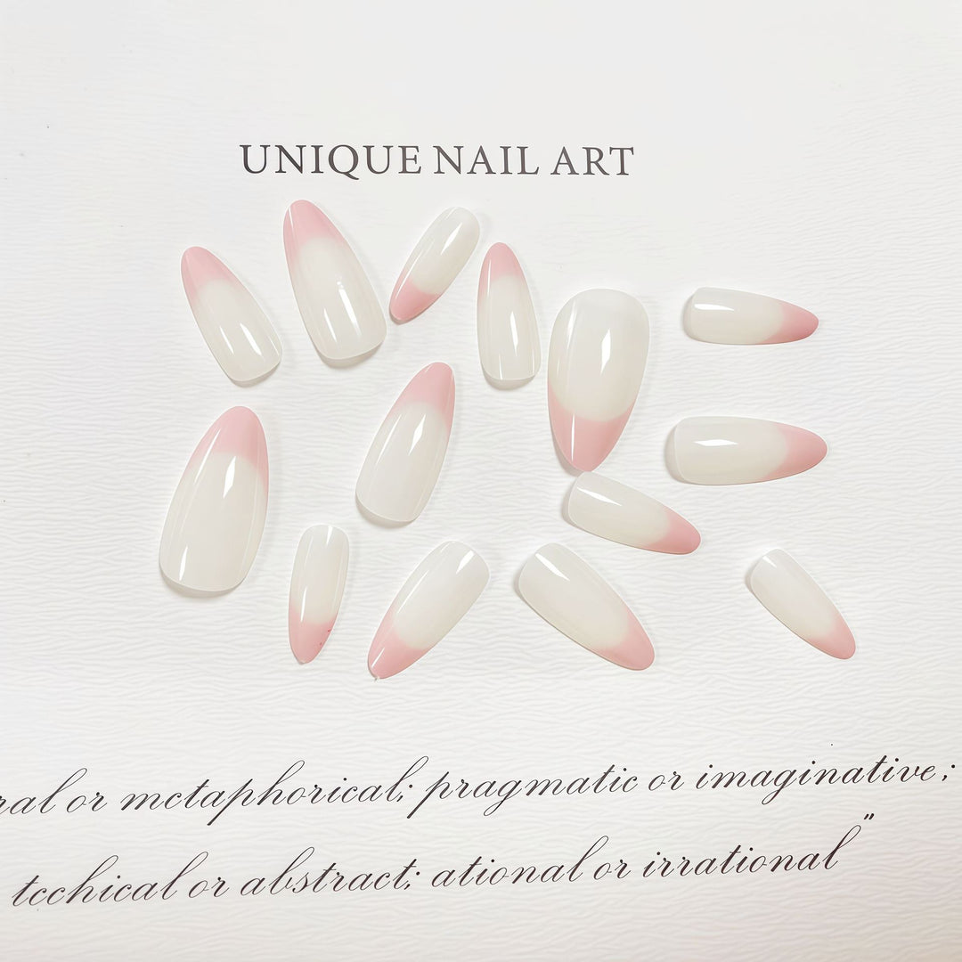 Stilvolle mandelförmige Press-On Nagelset mit schicken pinken Spitzen Karnz