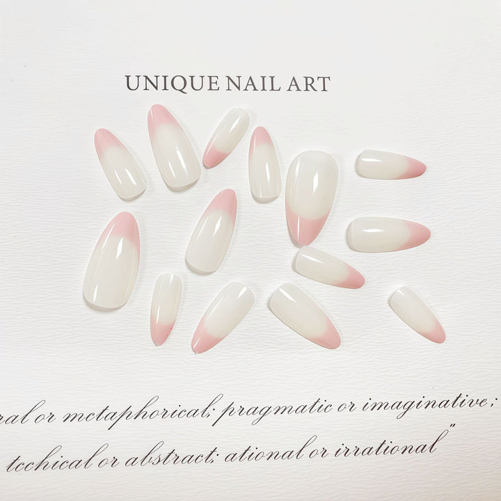 Stilvolle mandelförmige Press-On Nagelset mit schicken pinken Spitzen Karnz