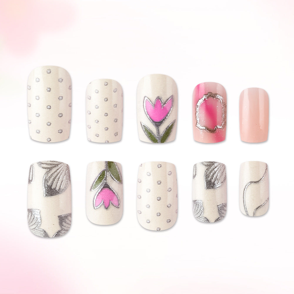 Elegantes Floral Design Gel Nail Art Karnz