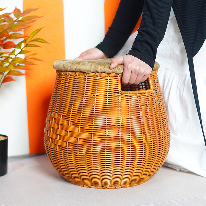 Gemütlicher Rattan Aufbewahrungshocker Karnz