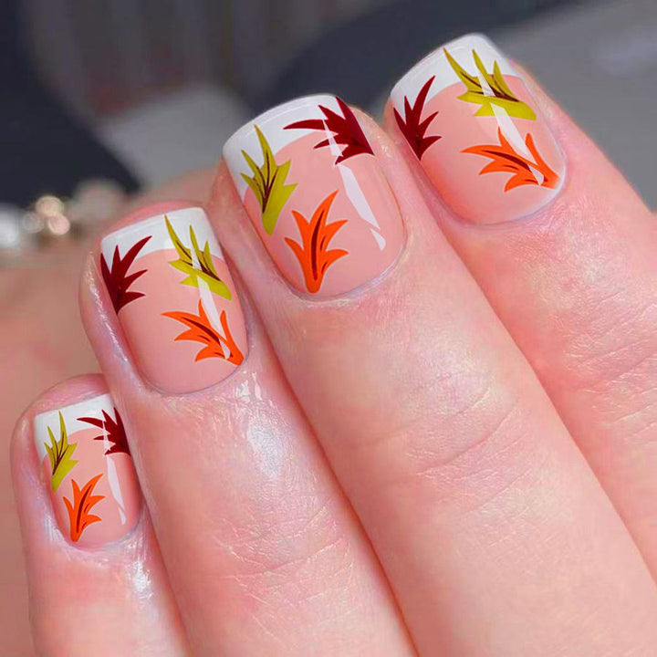 Künstlerische herbstliche Nagelkunst Karnz