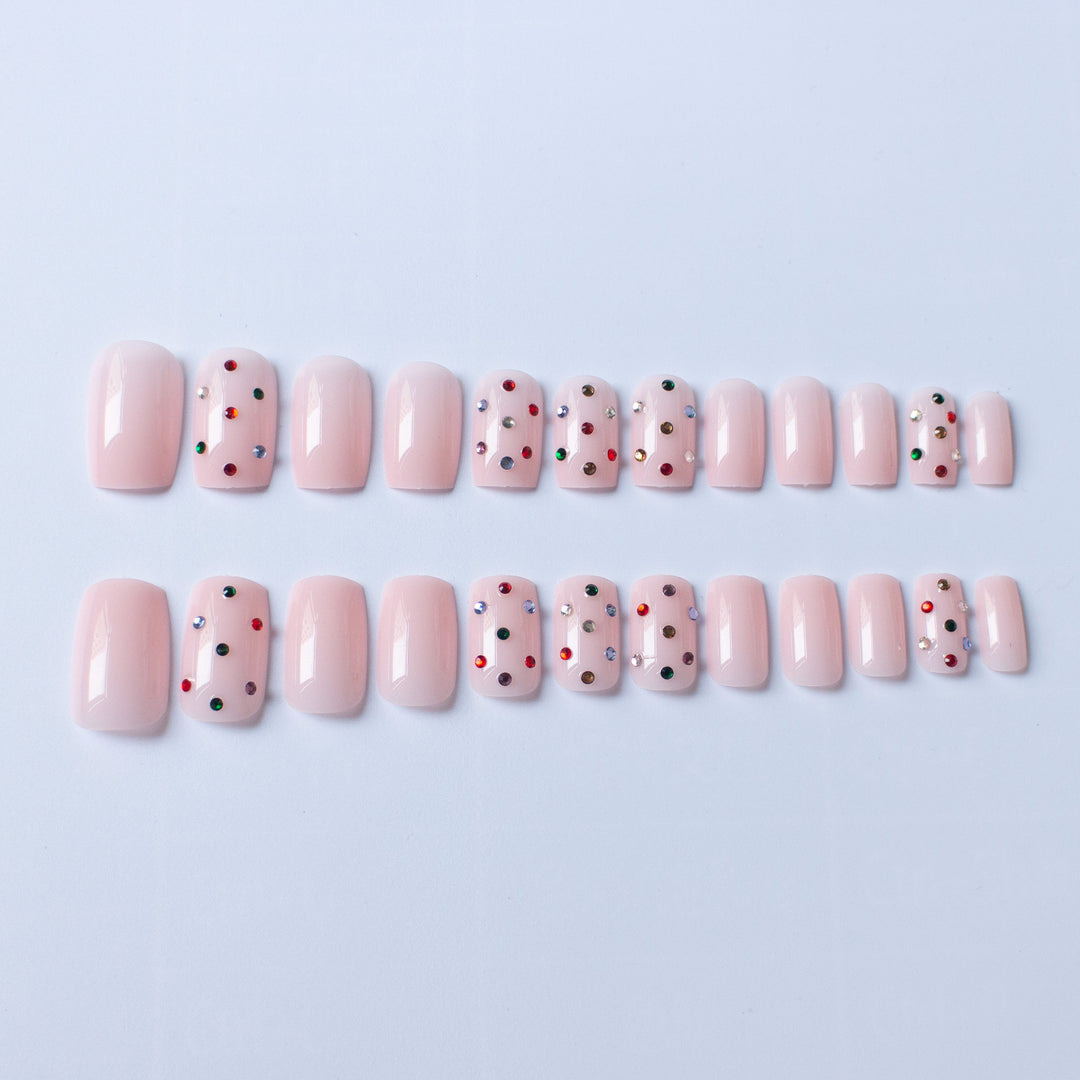 Dekoratives mit Edelsteinen besetztes Nagelkunst-Set