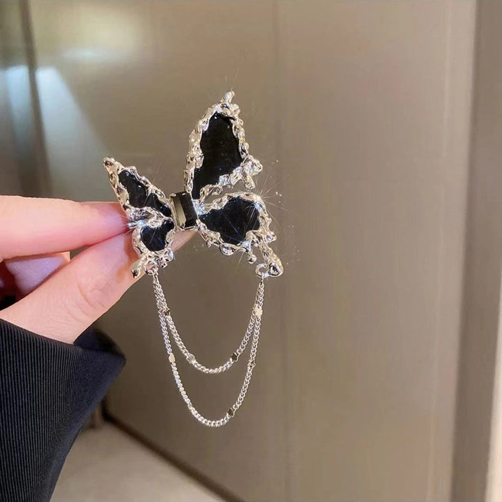 Elegante Brosche mit Blumen- und Kettenmotiv Karnz