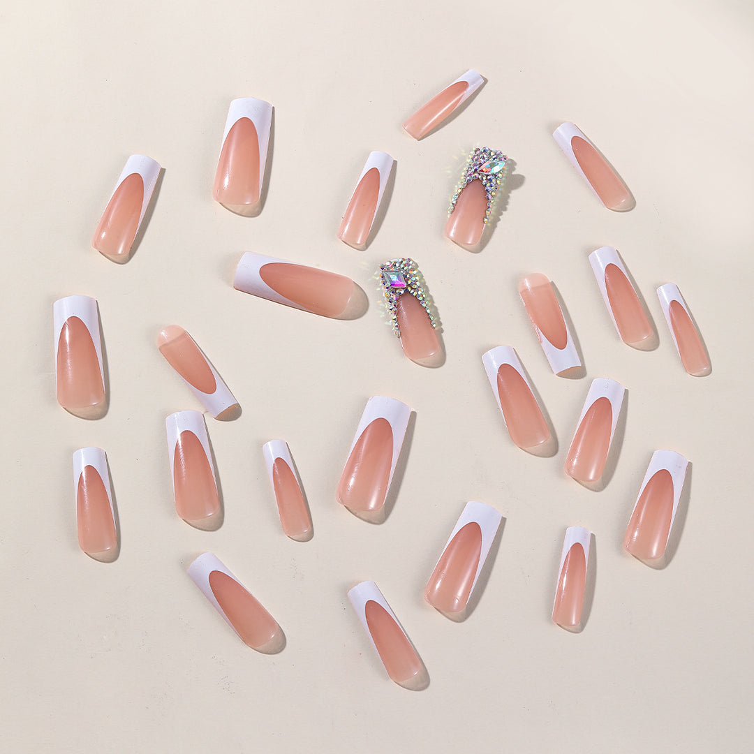 Elegantes French Tip Acryl Nagel Set Karnz