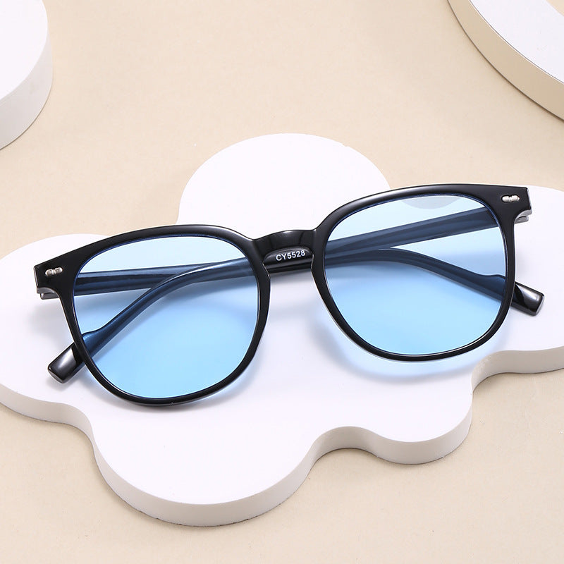 Damen modische Sonnenbrille mit transparentem Rahmen und elegantem Design Karnz