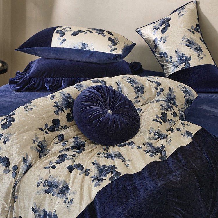 Premium-Samt-Bettwäscheset mit floralem Satin-Kontrast und dekorativer Kräuselbordüre