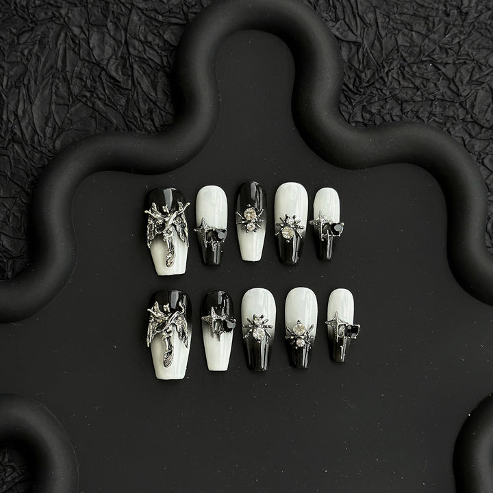 Künstlerisches Press-On Nagelkunstset mit gotischem Charme