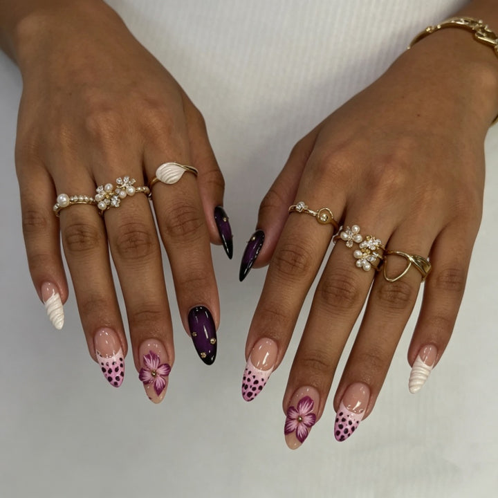 Künstlerisches Florales und Texturiertes Press-On Nagelset Karnz