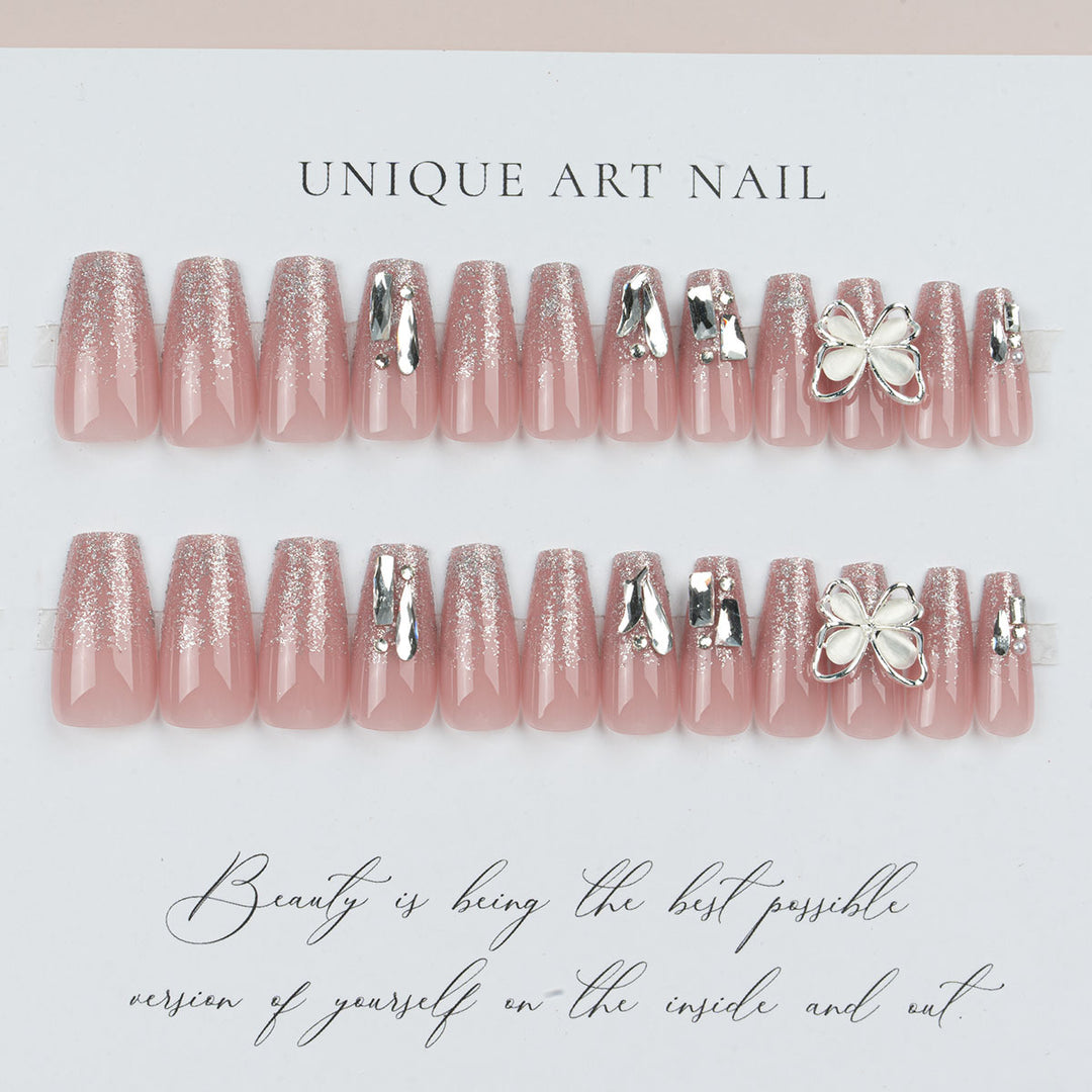 Dekorative Nagelkunst