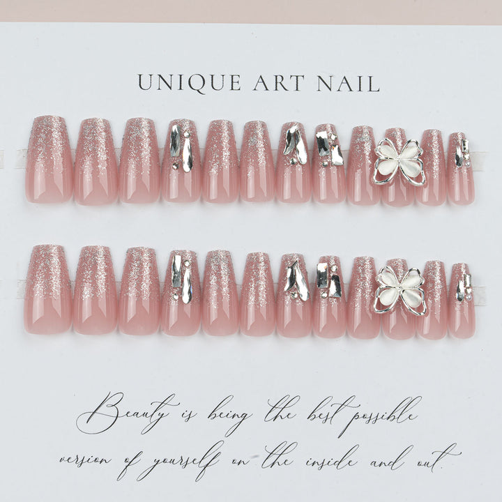 Dekorative Nagelkunst