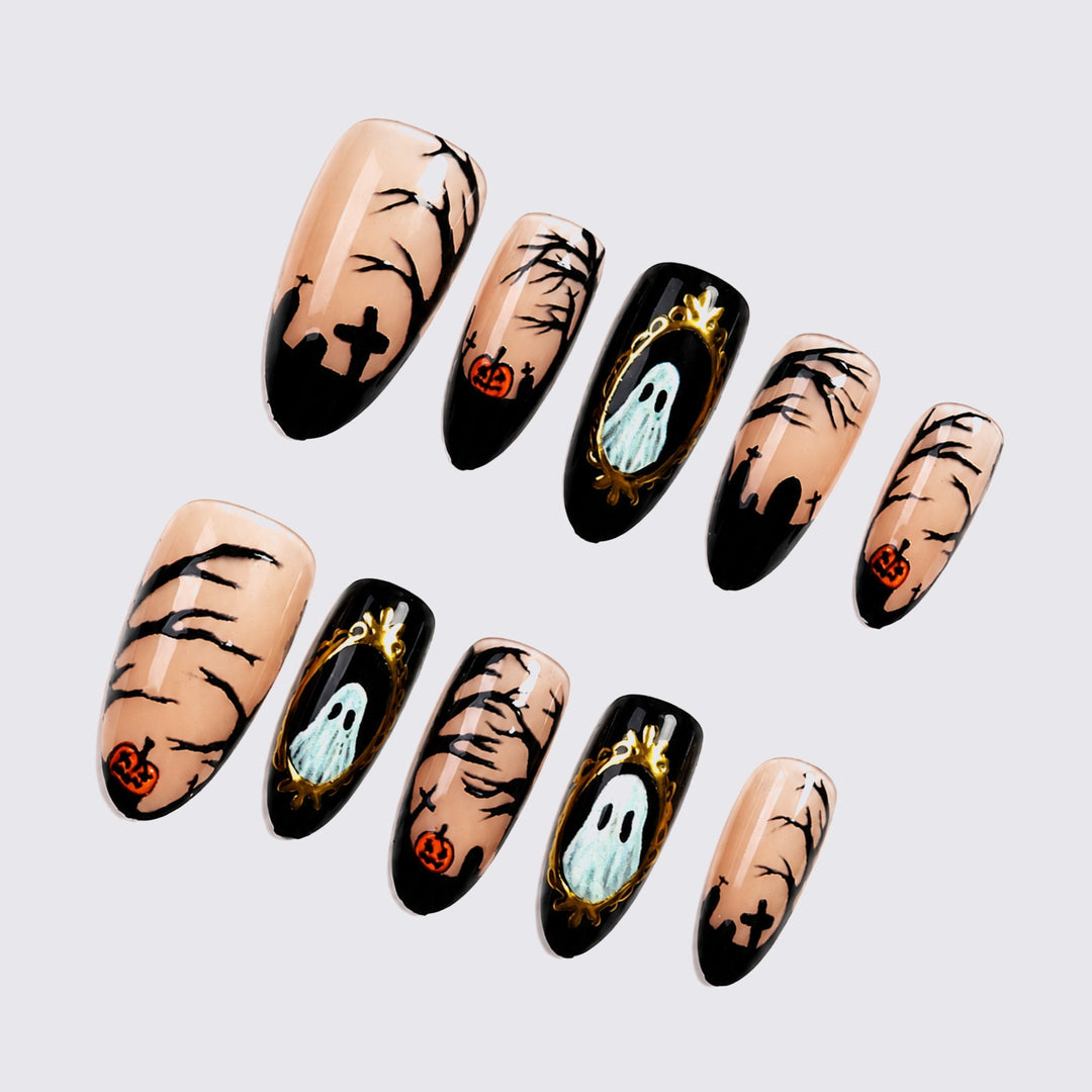Kreatives Halloween Kunstnagelset mit Geister- und Kürbisdesigns Karnz