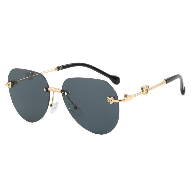Damen leichte geometrische Sonnenbrille mit einzigartigem Rahmen und verspiegelten Gläsern Karnz