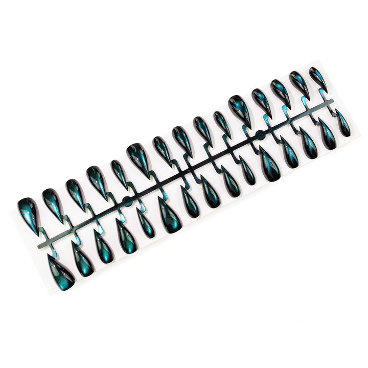 Elegantes Stiletto Press-On Nagelkunst-Set Karnz
