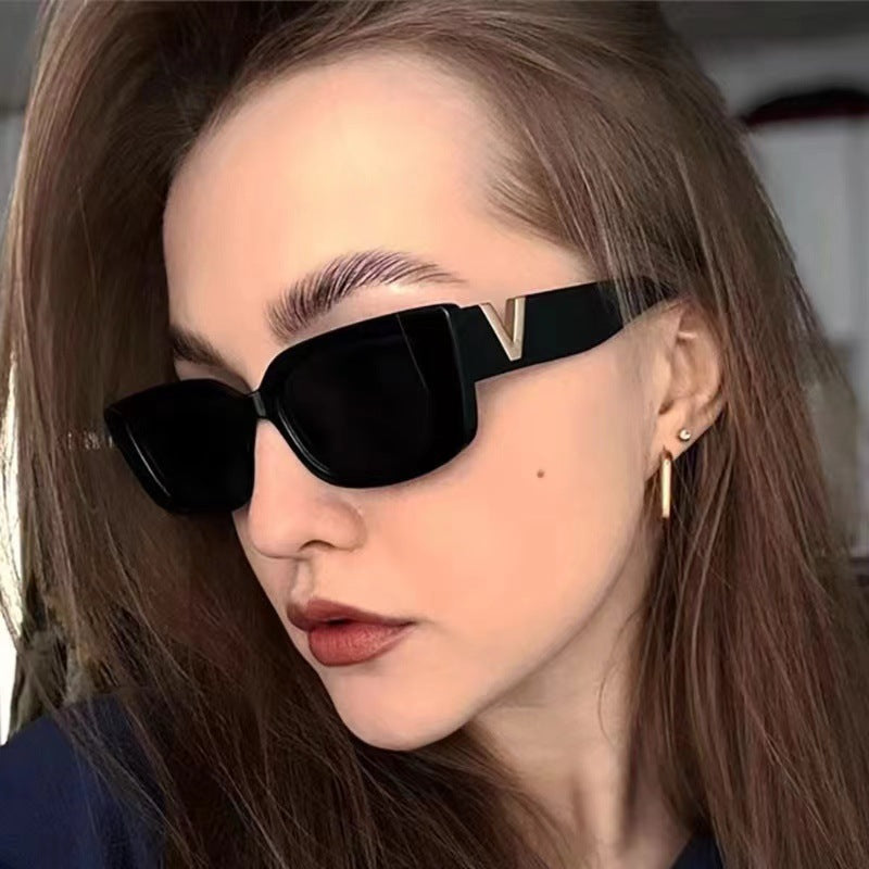 Damen modische Sonnenbrille im klaren Design Karnz