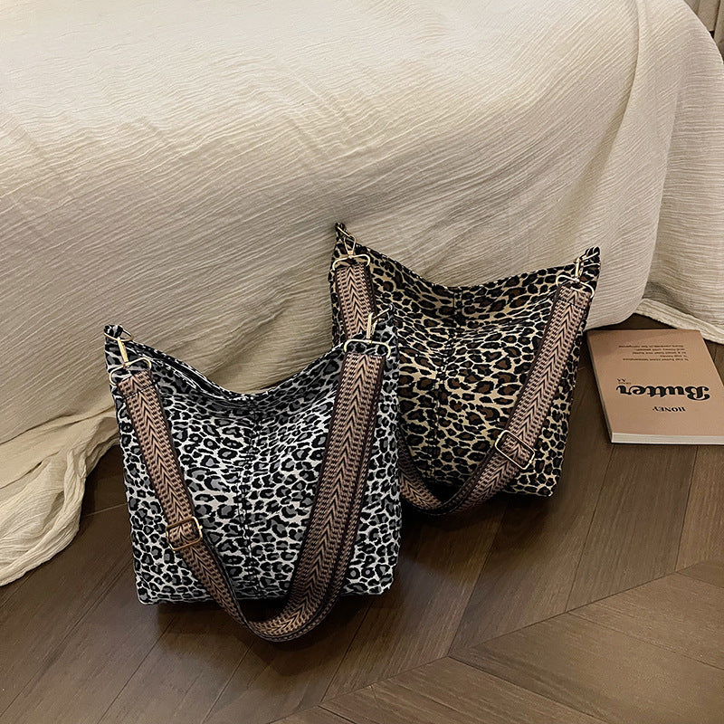Chic Tierdruck Hobo Tasche