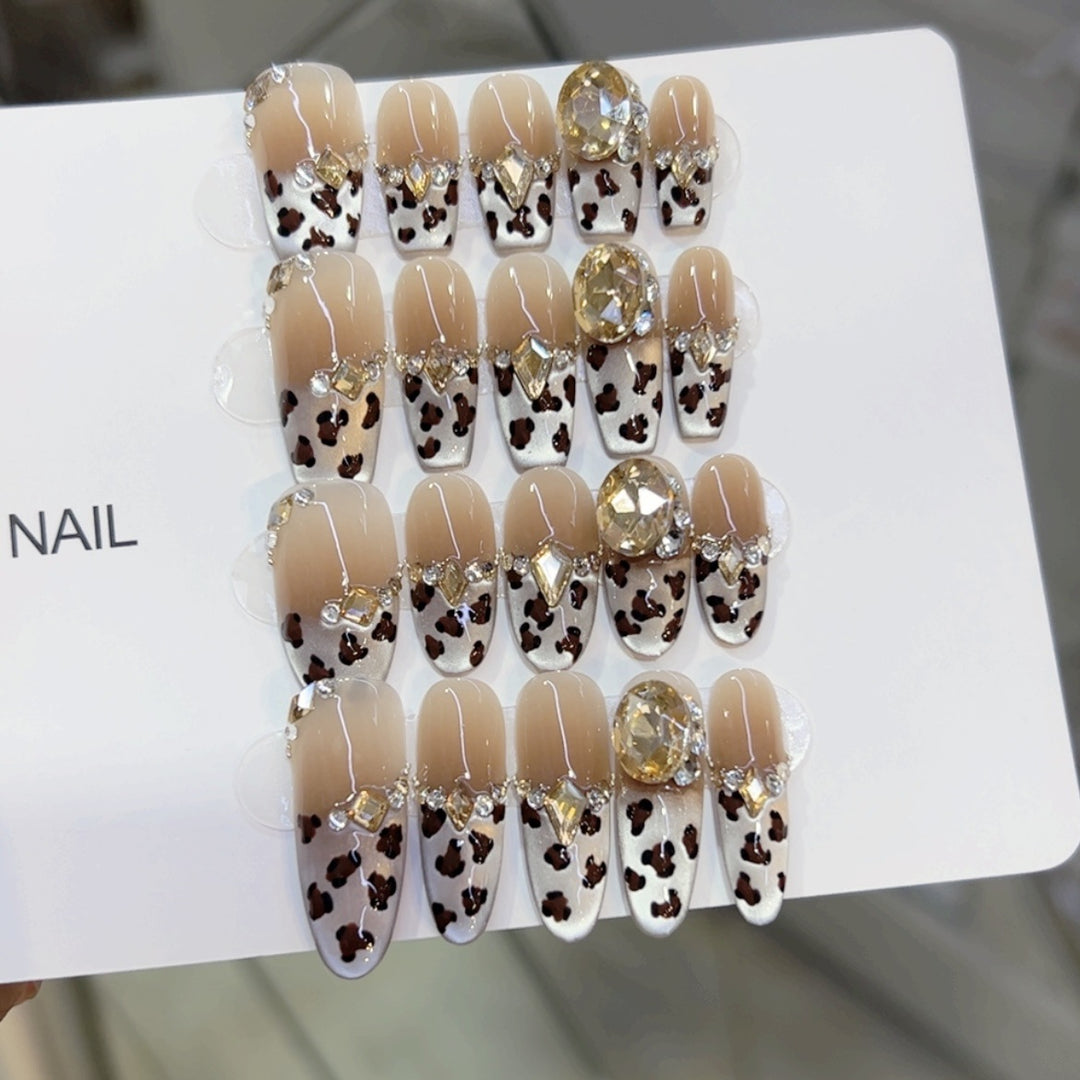 Künstlerisches Press-On-Nagelset mit Leopardenmuster Karnz