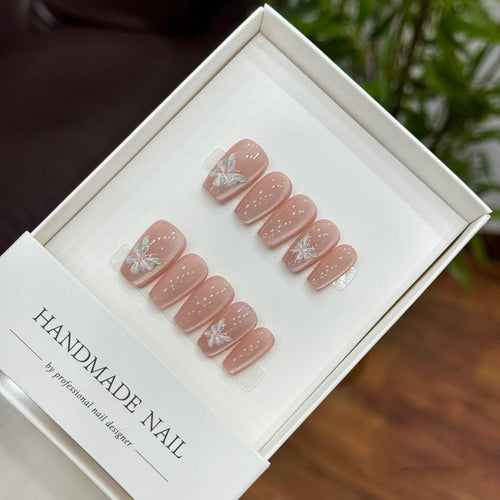Handgemachtes Press-On Nail Set mit Blumendesign