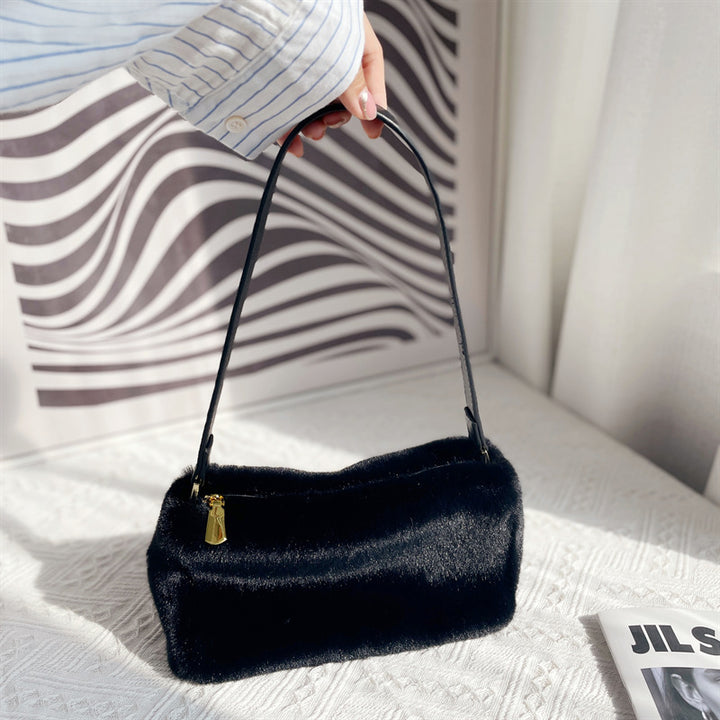 Elegante Kunstpelz-Clutch