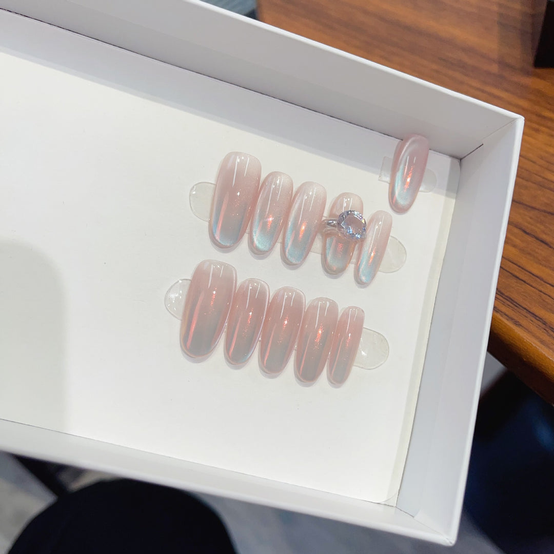 Elegantly Designed Press-On Nail Set Karnz