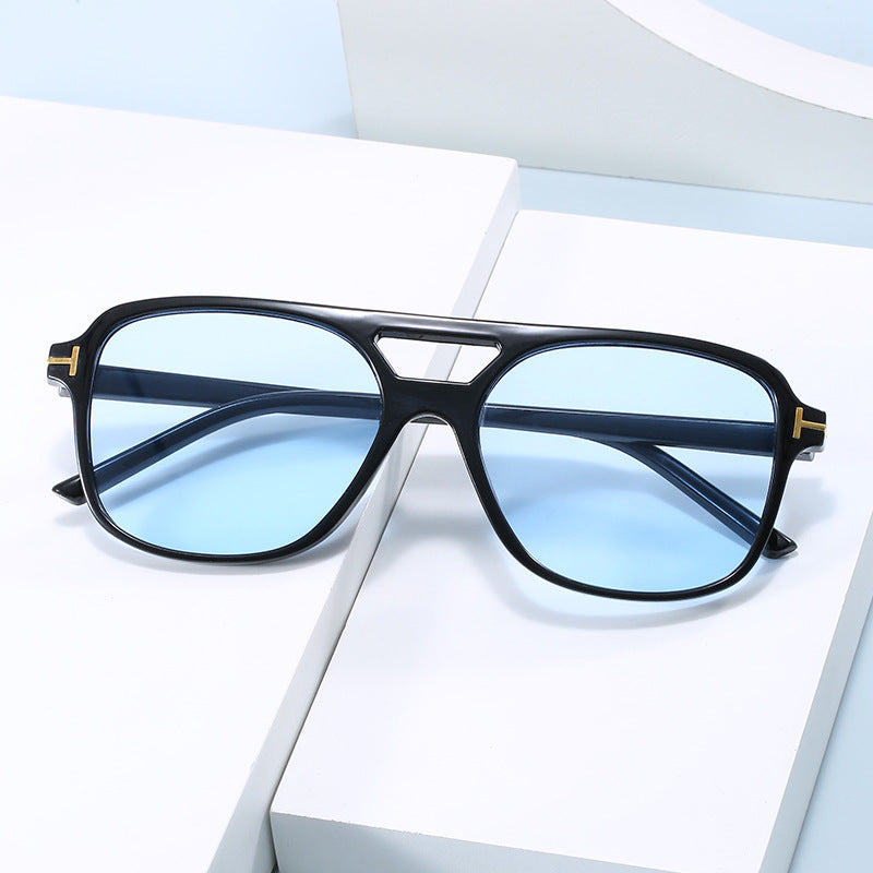 Damen modische Brille mit feinem Rahmen und strengen Konturen Karnz