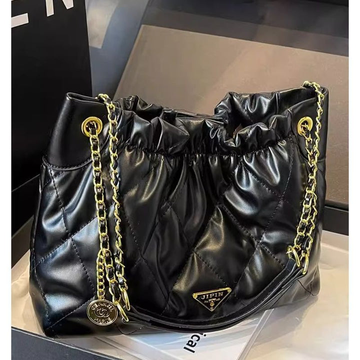Gepolsterte Kettenschultertasche Karnz