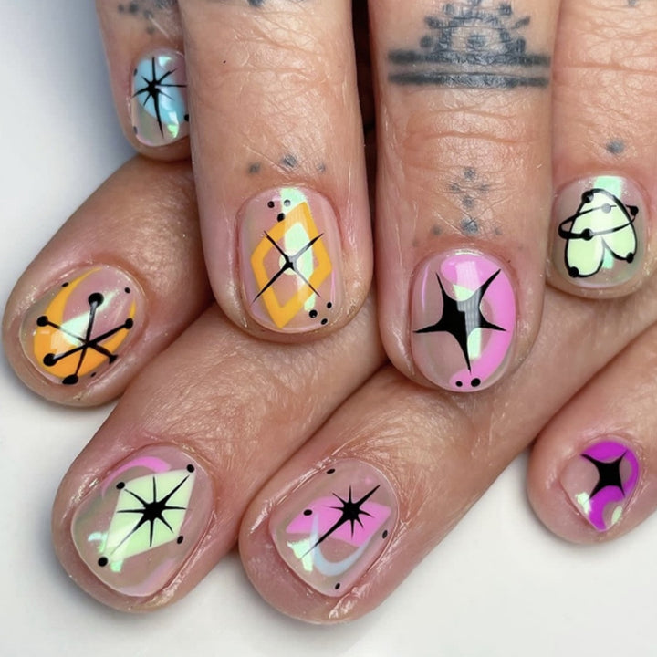 Künstlerische abstrakte Nagelkunst Karnz