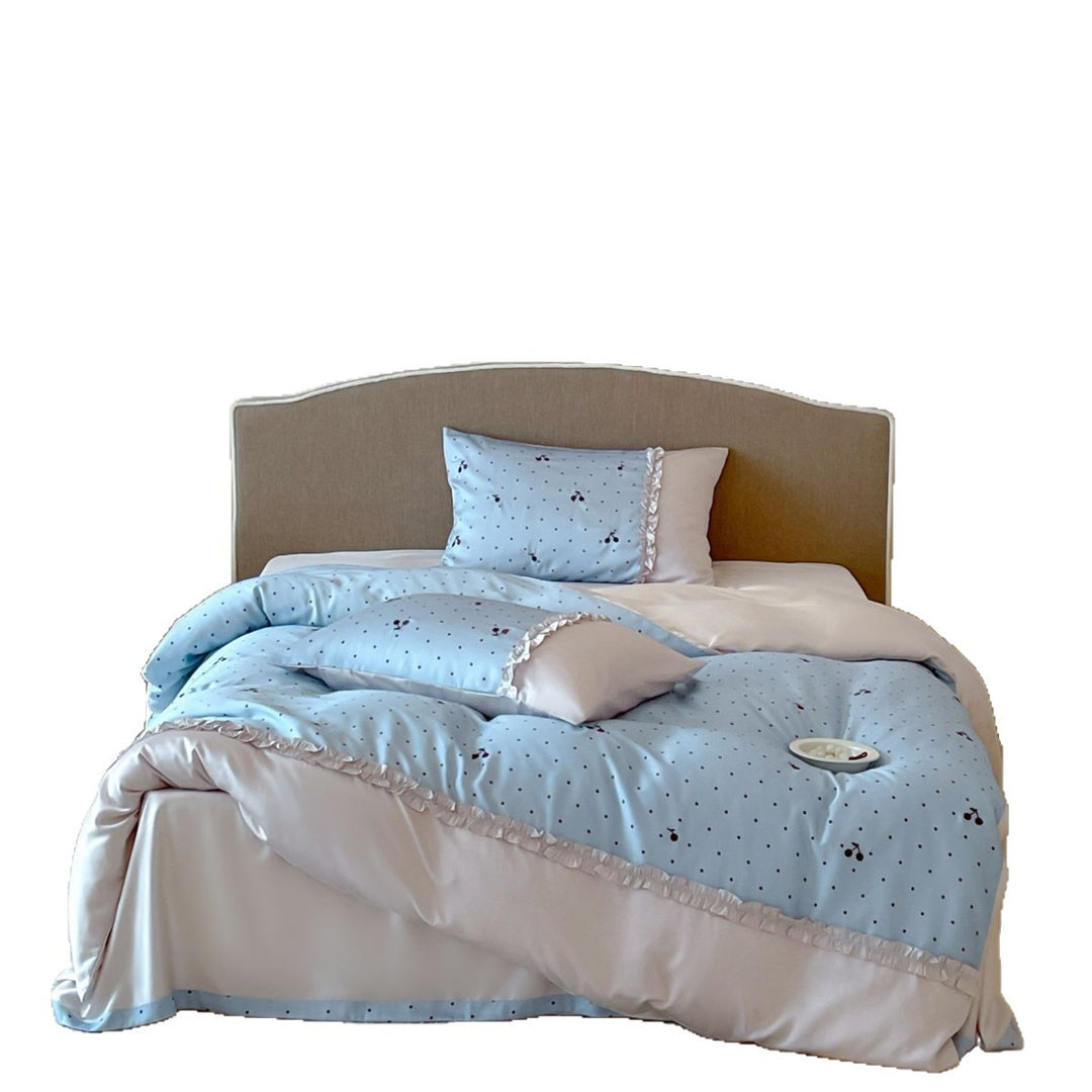 Satin-Bettwäsche-Set mit zarten Rüschen und Kirschenmuster