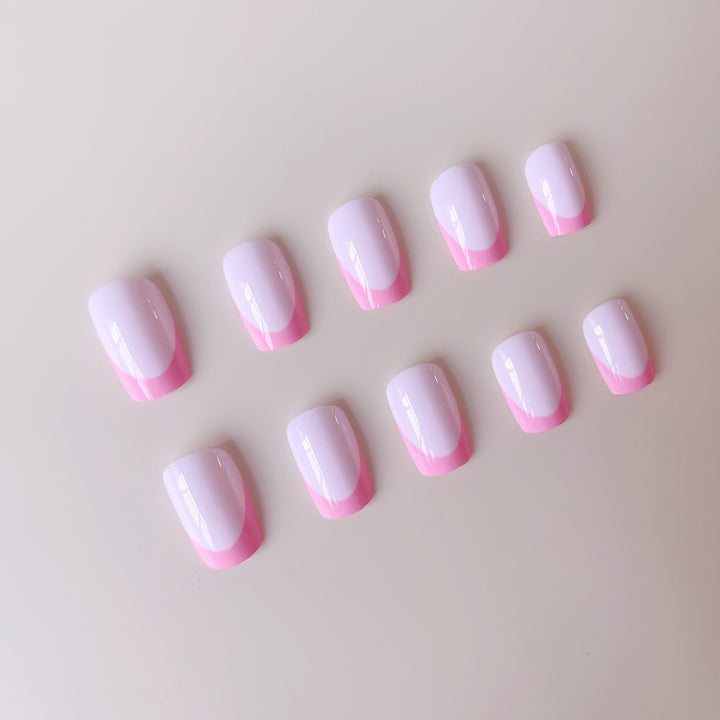 Kunstnagelset mit luxuriösem französischen Design und kreativen Neon-Akzenten Karnz