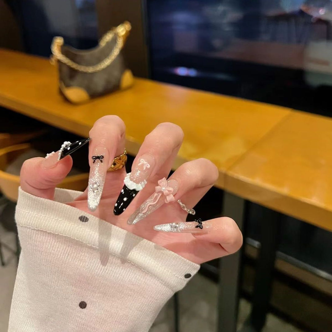 Dekoratives thematisches Acryldesign Press-On Nagelset Karnz