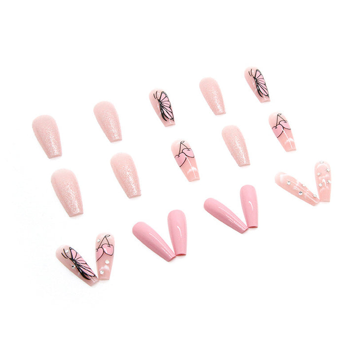 Kunstnagelset mit romantischen Schmetterlingsdesigns und Glitzerakzenten Karnz