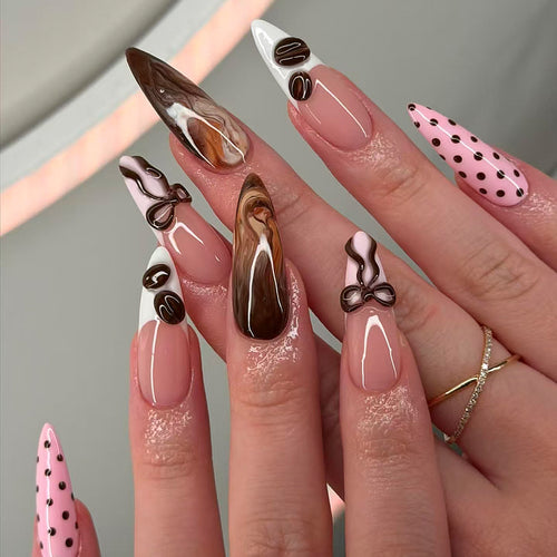 Elegante Künstlerische Press-On Nagelspitzen Kollektion Karnz