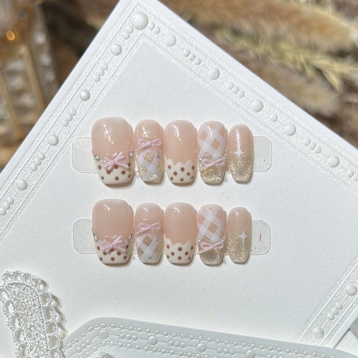 Themen Press-On Nagelkunstset mit Hello Kitty Designs Karnz
