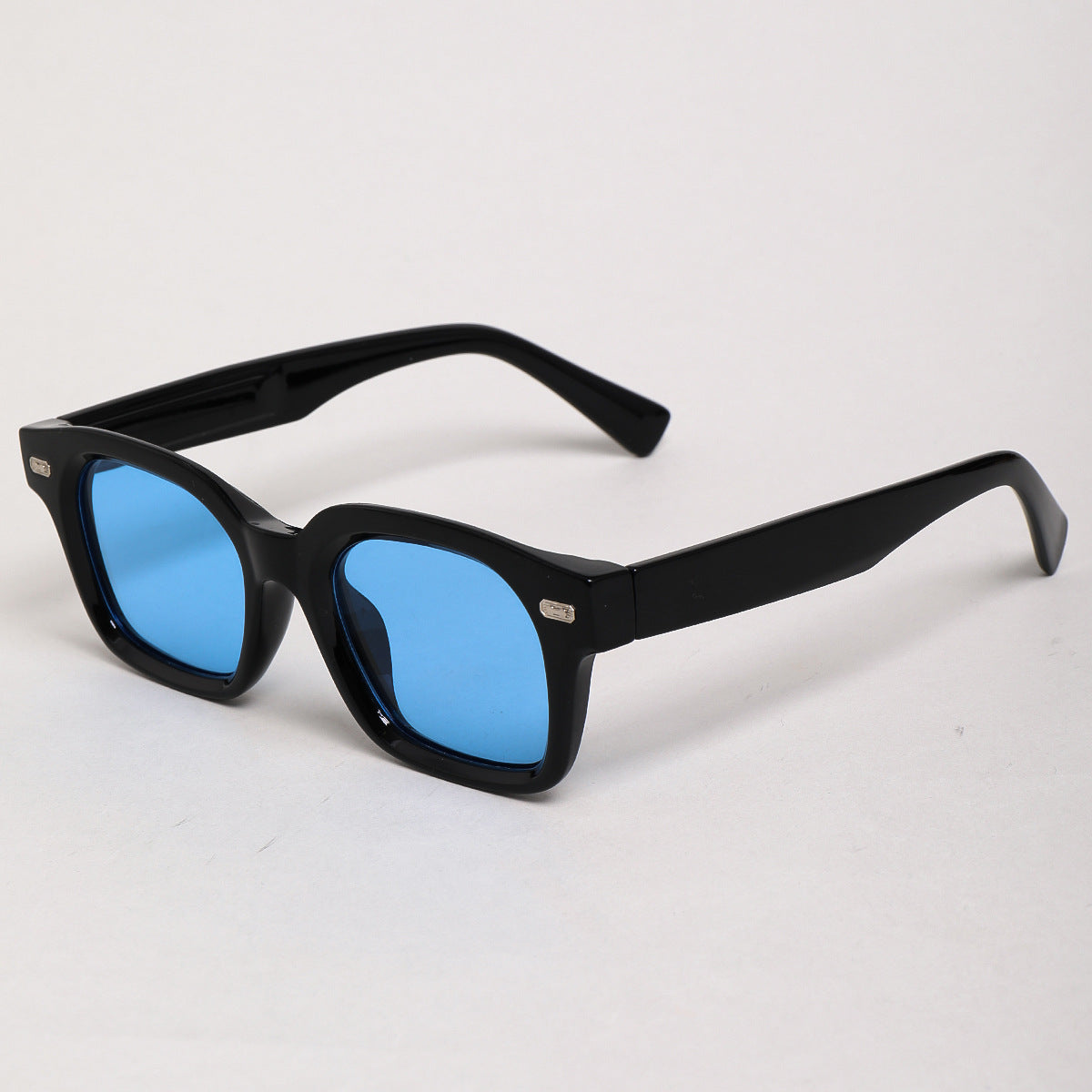Damen Sonnenbrille im trendigen Retro-Design Karnz