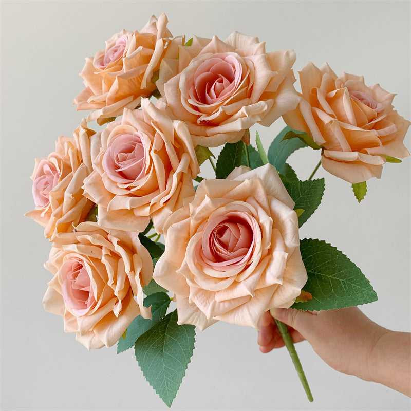 Faux Rosenblumenarrangement